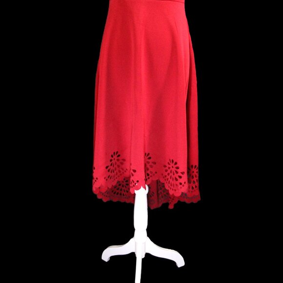 Elegant Square Neck Dress with Eyelet Cut-Out Detail - Picture 4 of 4